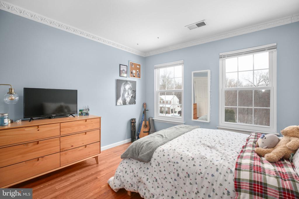 45 CRESTWOOD LANE
