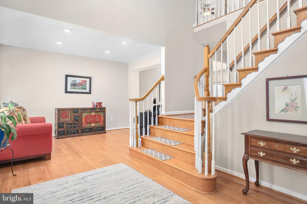 45 CRESTWOOD LANE