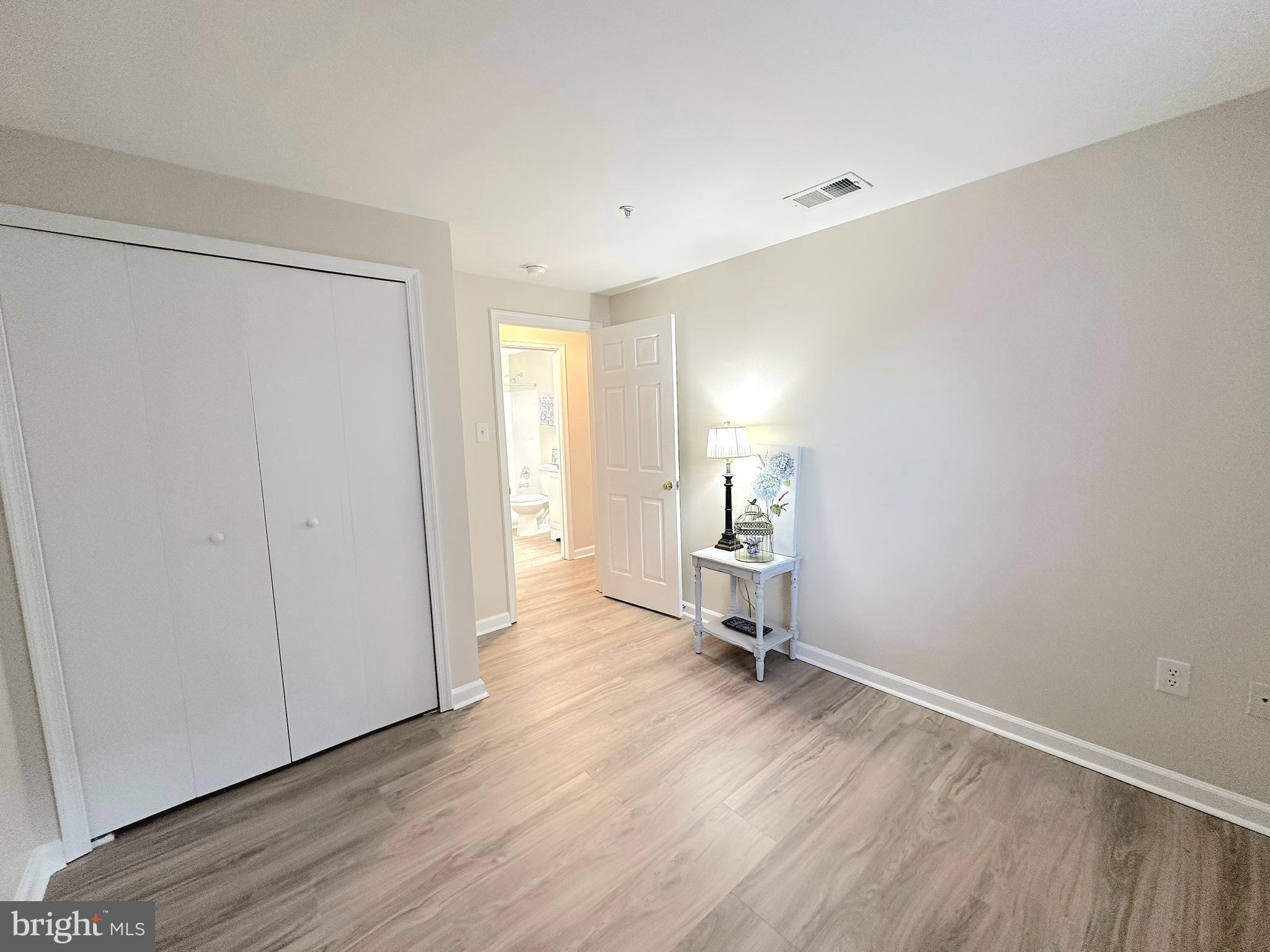 102 GROSVENOR LANE 102