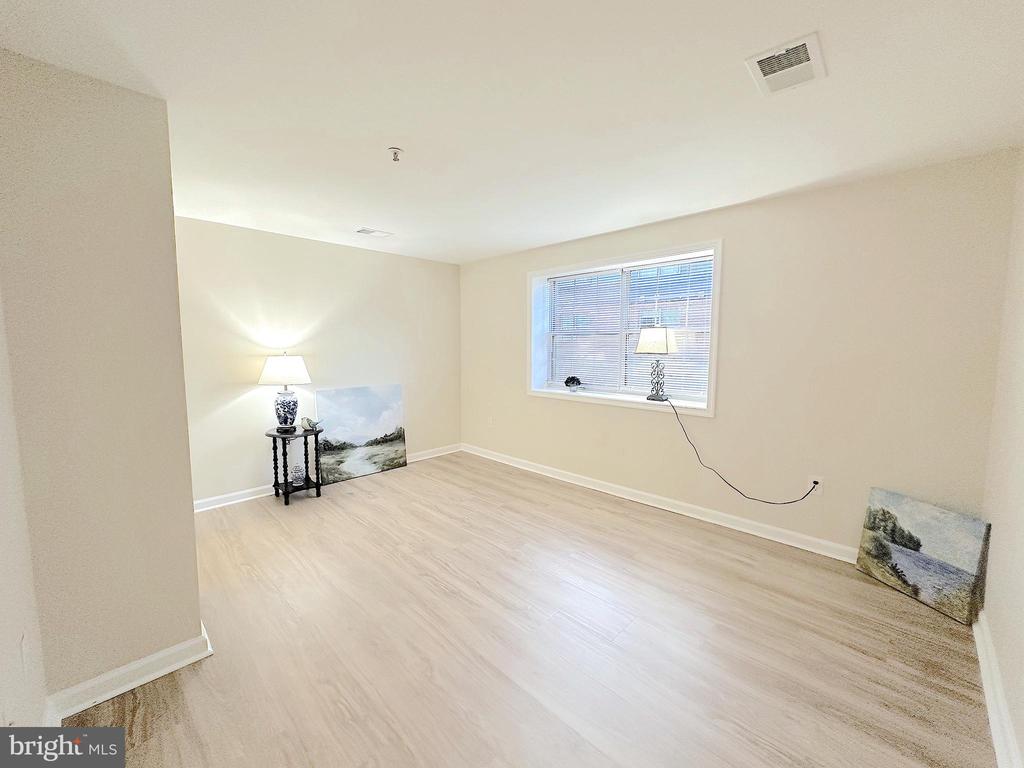 102 GROSVENOR LANE 102