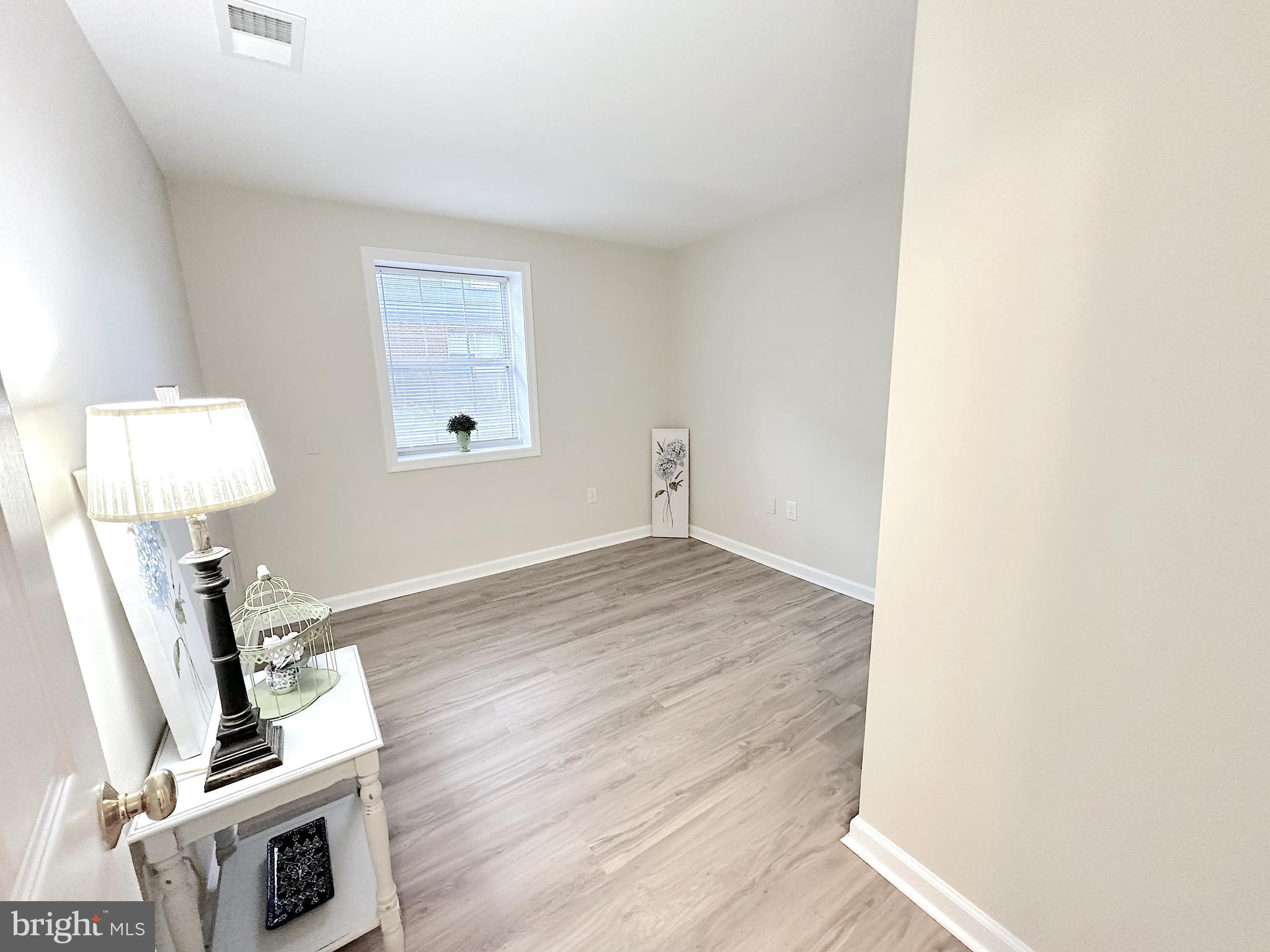 102 GROSVENOR LANE 102