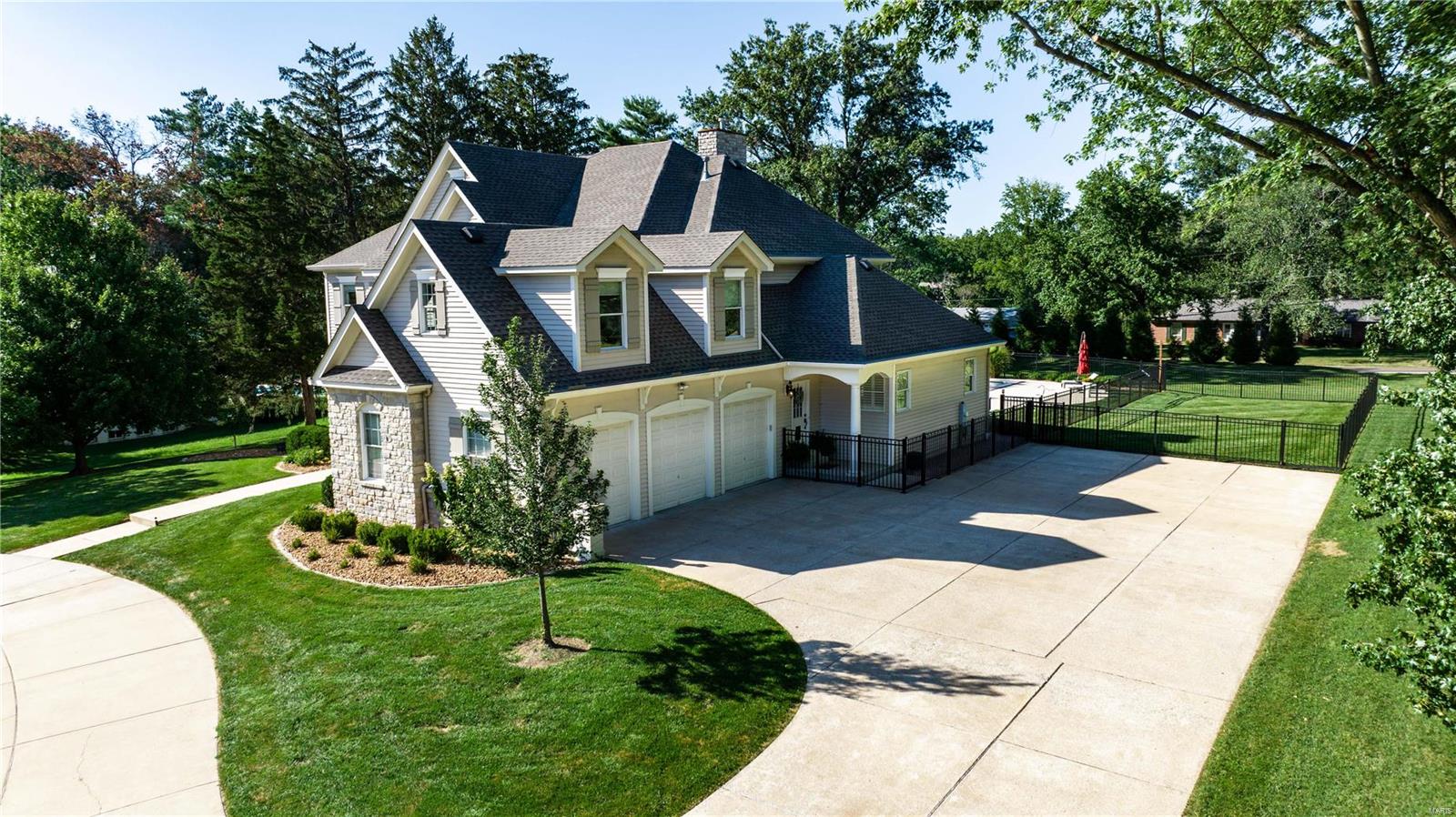 734 Champeix Lane