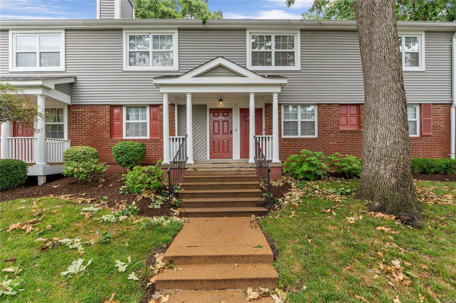 1433 Bluebird Terr