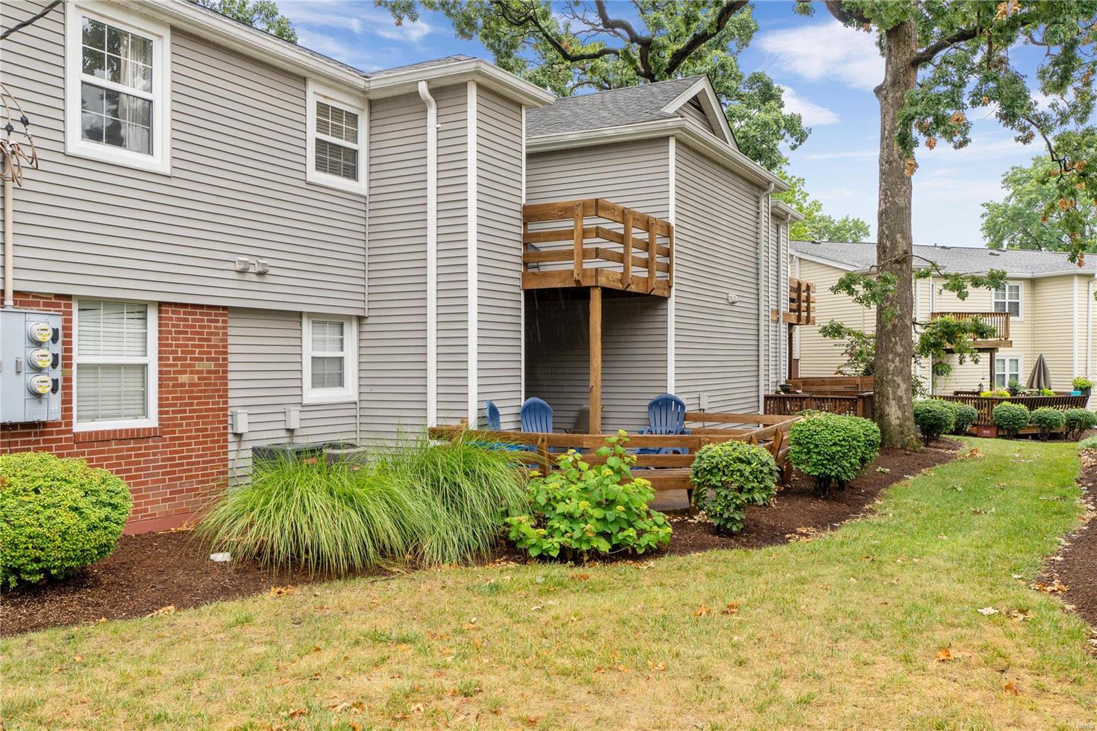 1433 Bluebird Terr