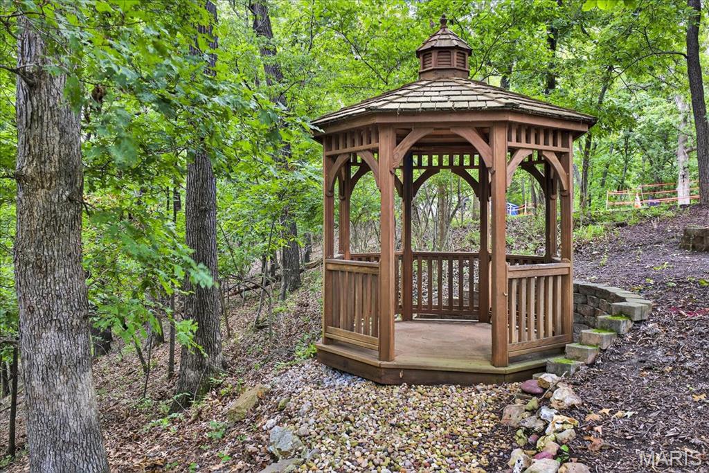 528 Clover Leaf Hill Court