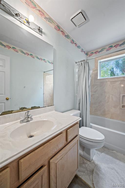 936 Forest Lake Court