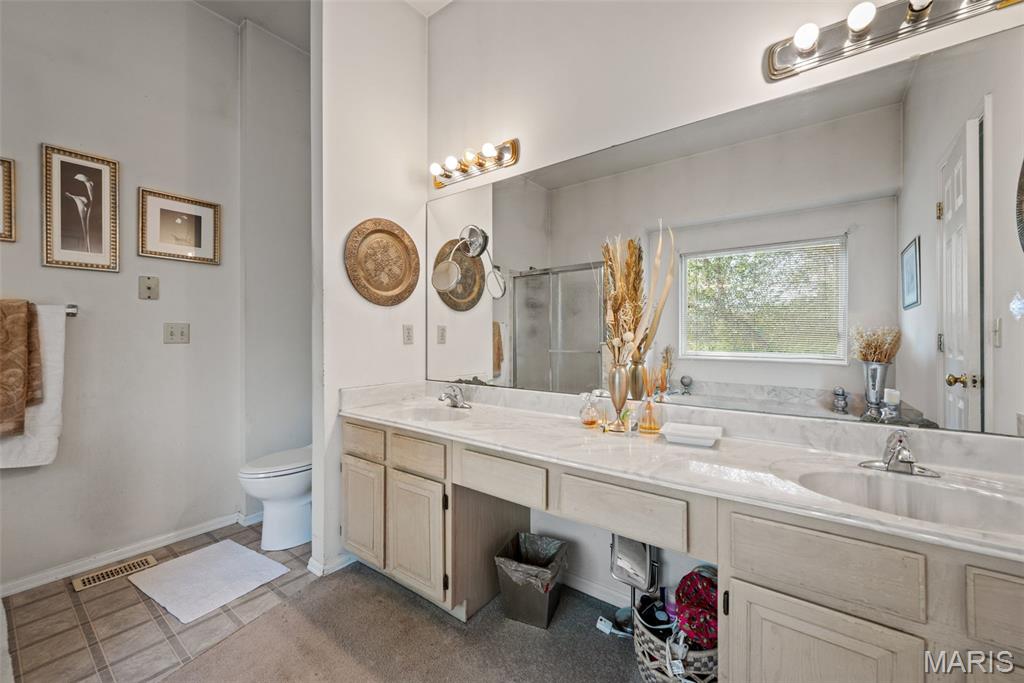 936 Forest Lake Court