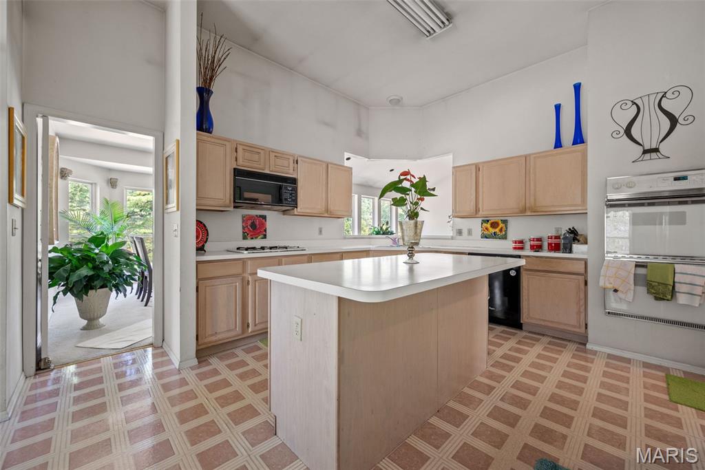 936 Forest Lake Court