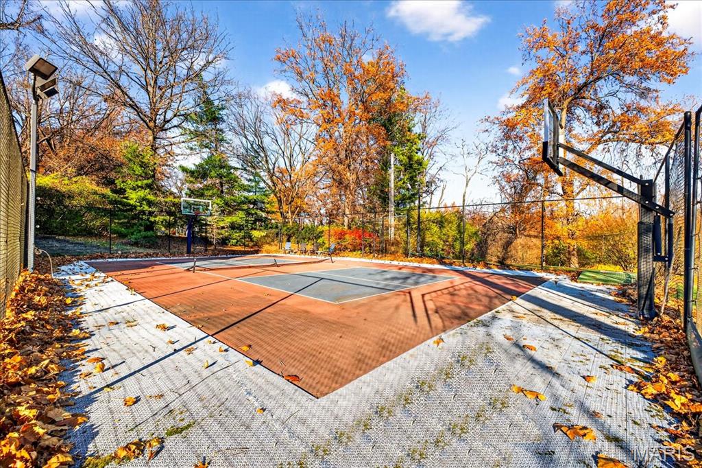 10600 Country View Drive