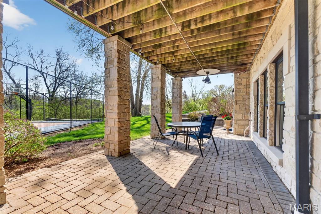 10600 Country View Drive