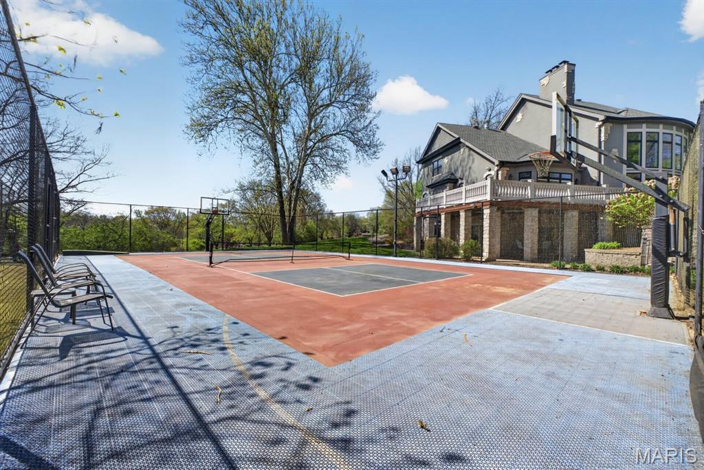 10600 Country View Drive