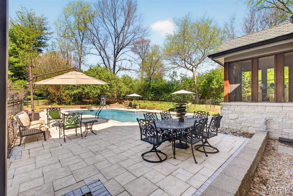 10600 Country View Drive