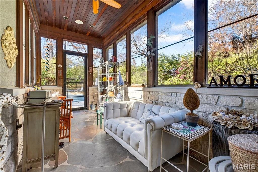 10600 Country View Drive