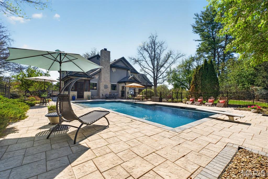 10600 Country View Drive