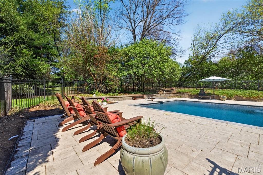 10600 Country View Drive