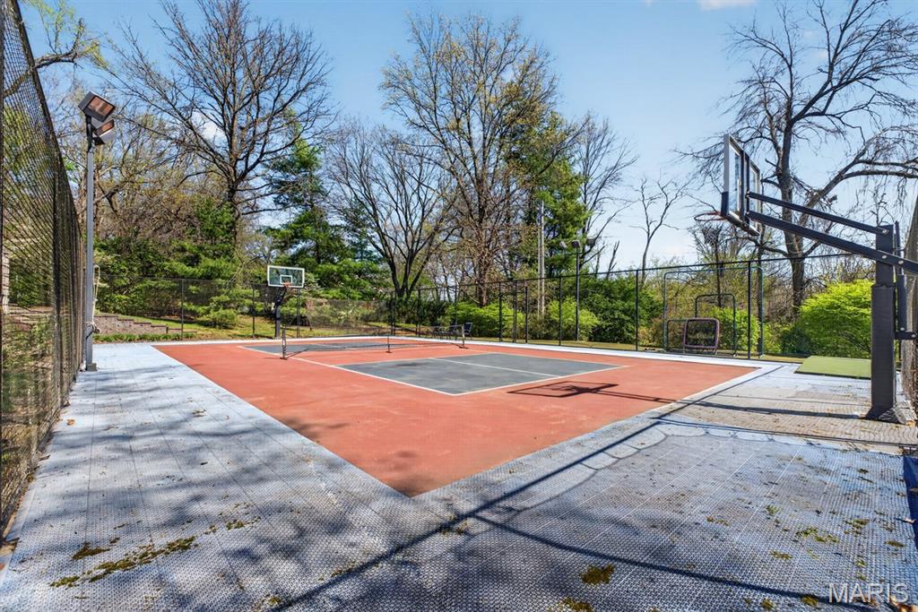 10600 Country View Drive