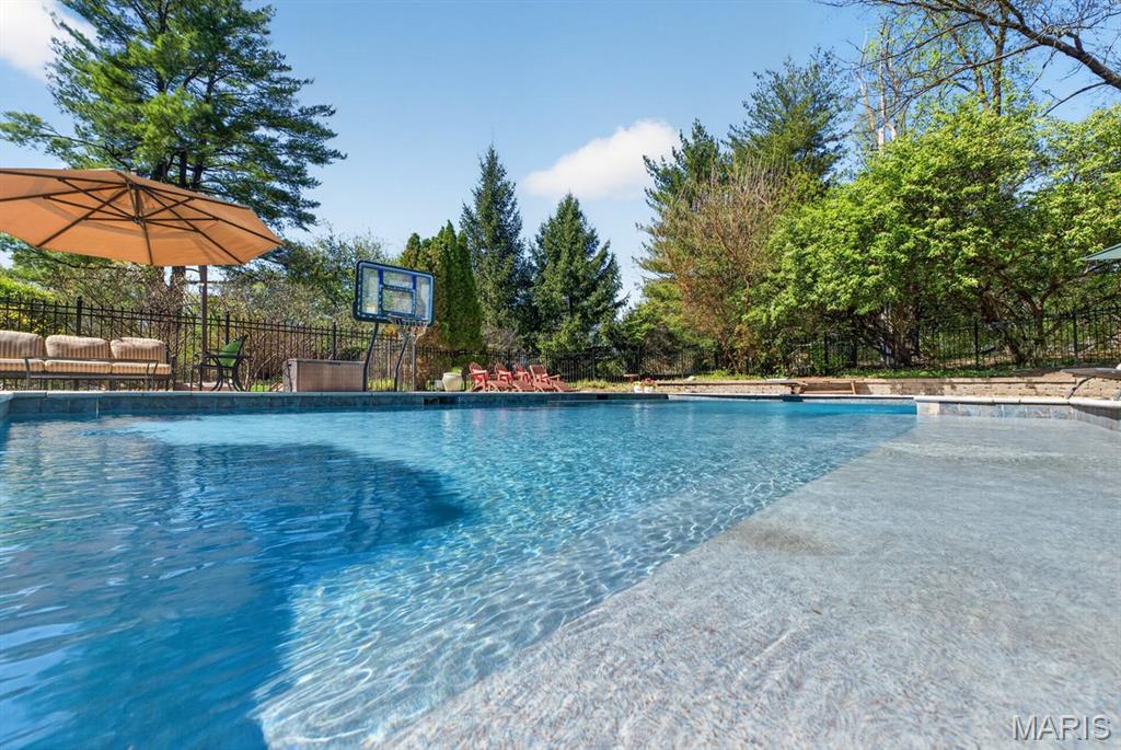 10600 Country View Drive