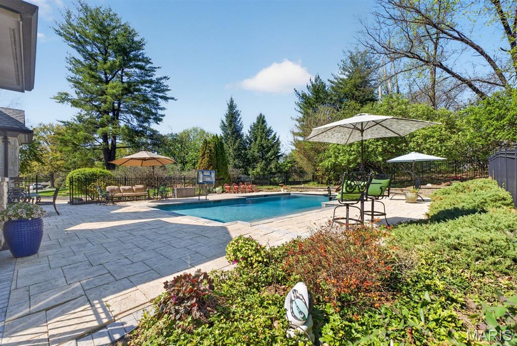 10600 Country View Drive