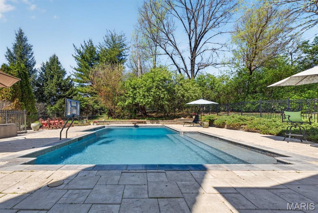 10600 Country View Drive