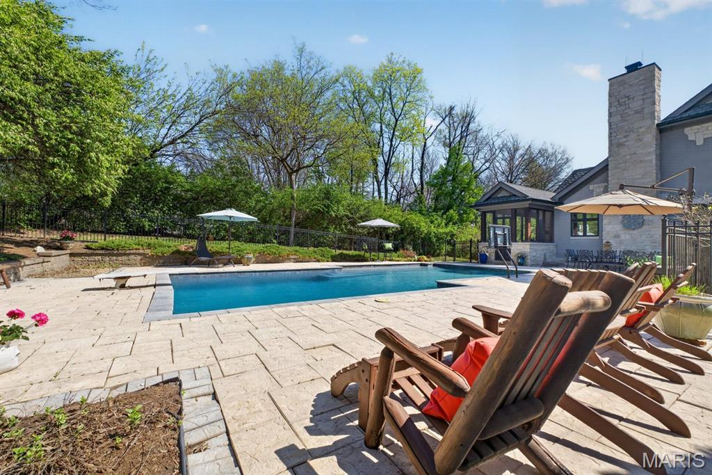 10600 Country View Drive