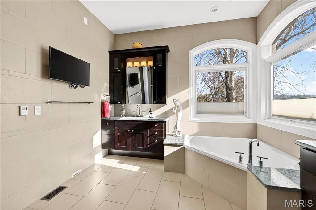 10600 Country View Drive