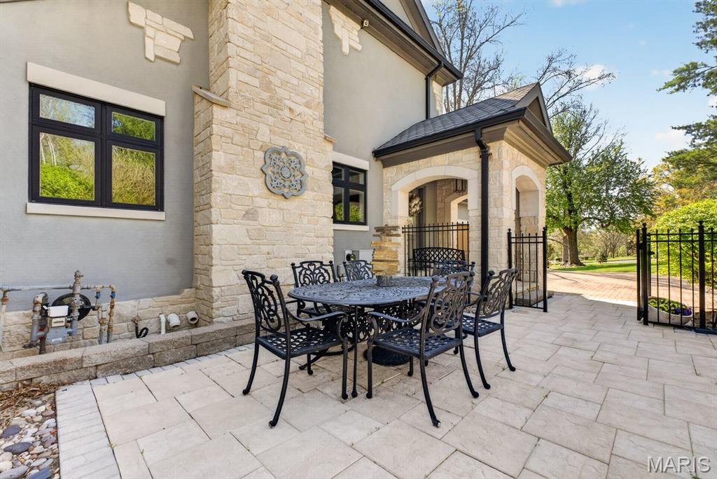 10600 Country View Drive