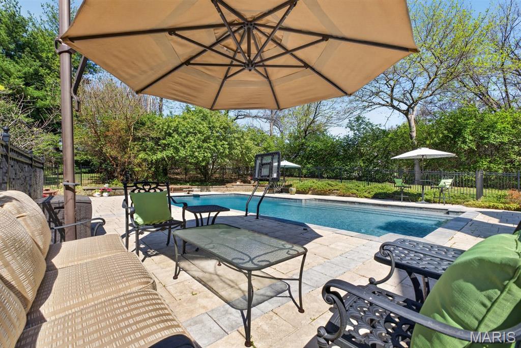 10600 Country View Drive