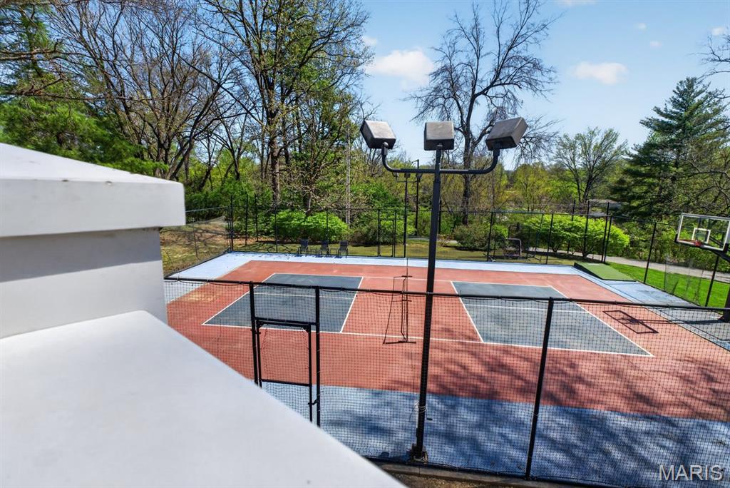 10600 Country View Drive