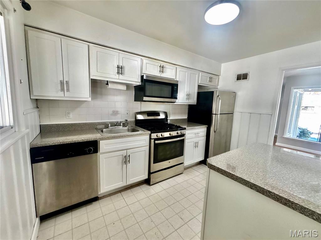 844 Queen Anne Place