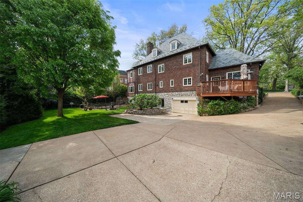 665 W Polo Drive