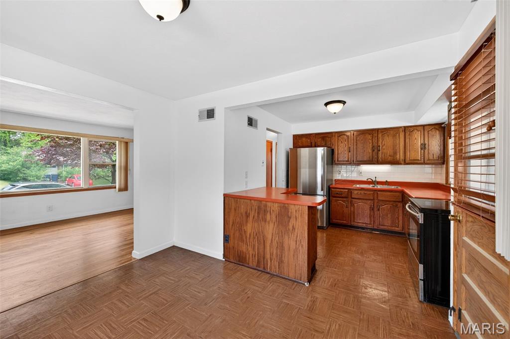 8735 Glenwood Drive