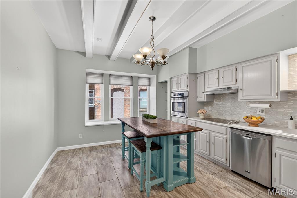 5572 Waterman Boulevard Unit: 1W