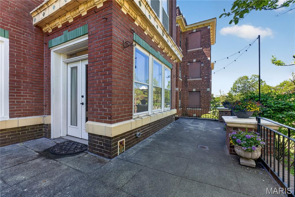 5572 Waterman Boulevard Unit: 1W