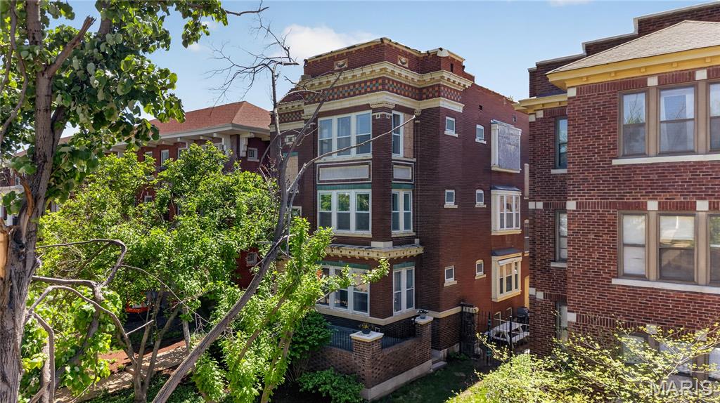 5572 Waterman Boulevard Unit: 1W