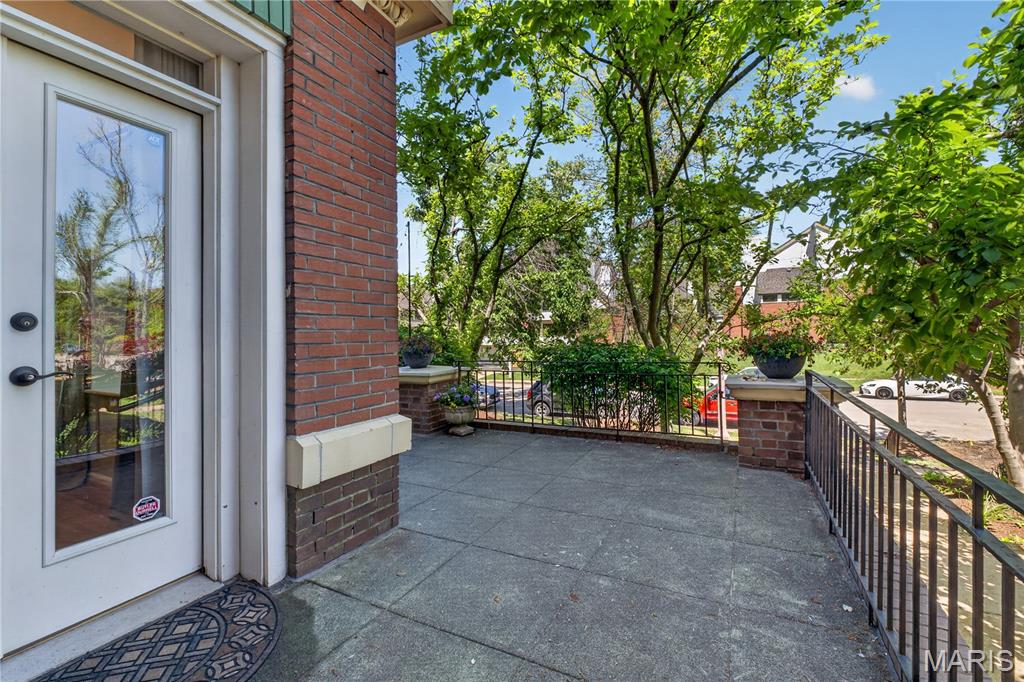 5572 Waterman Boulevard Unit: 1W