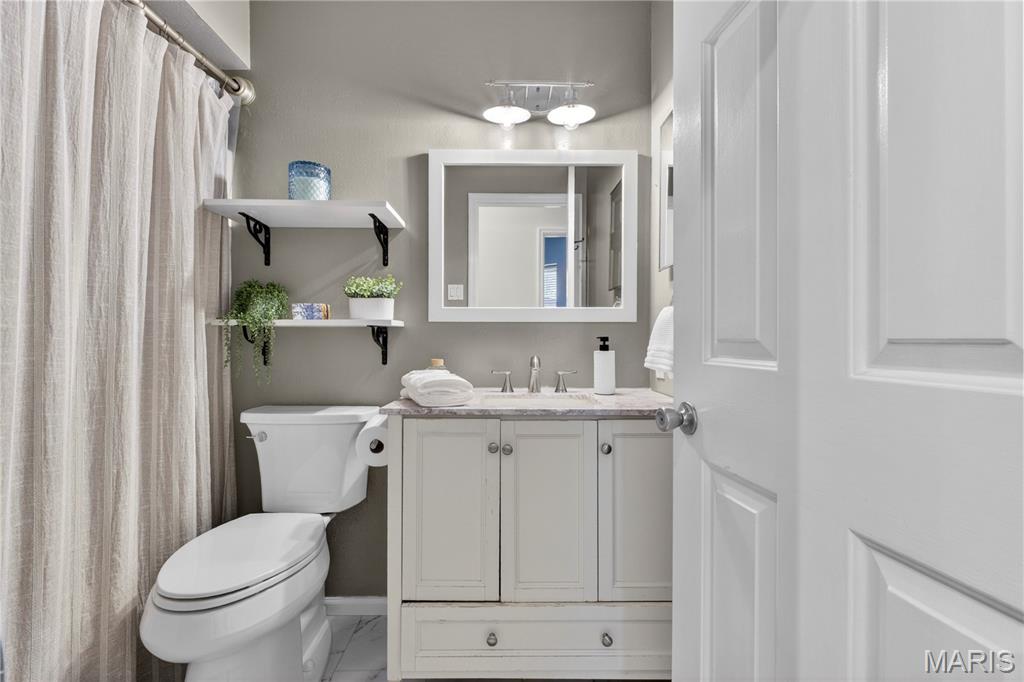 5572 Waterman Boulevard Unit: 1W