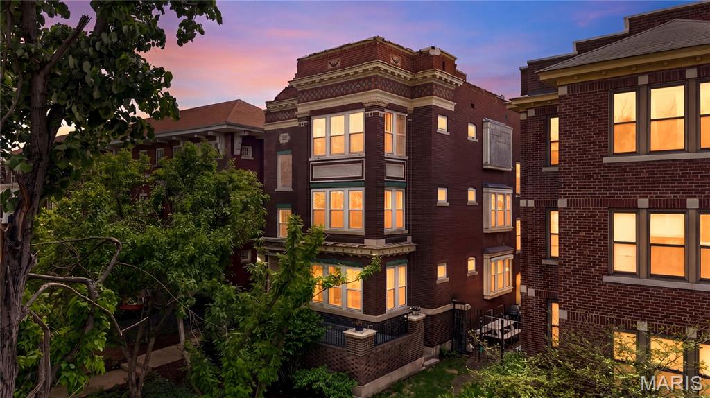 5572 Waterman Boulevard Unit: 1W