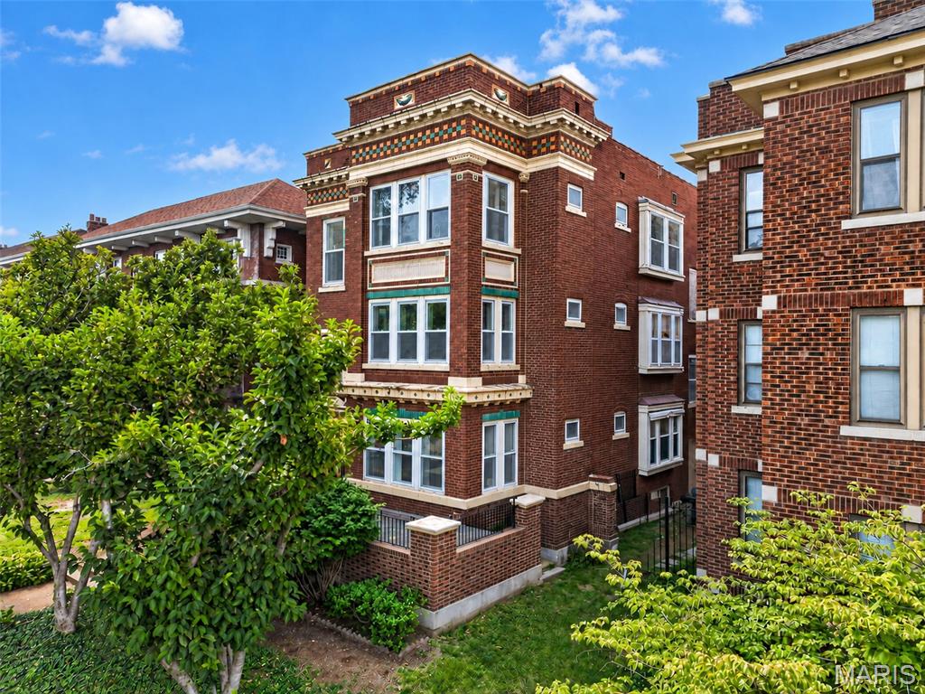 5572 Waterman Boulevard Unit: 1W
