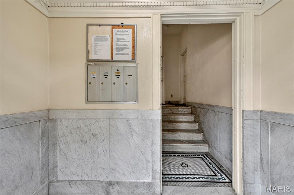5572 Waterman Boulevard Unit: 1W