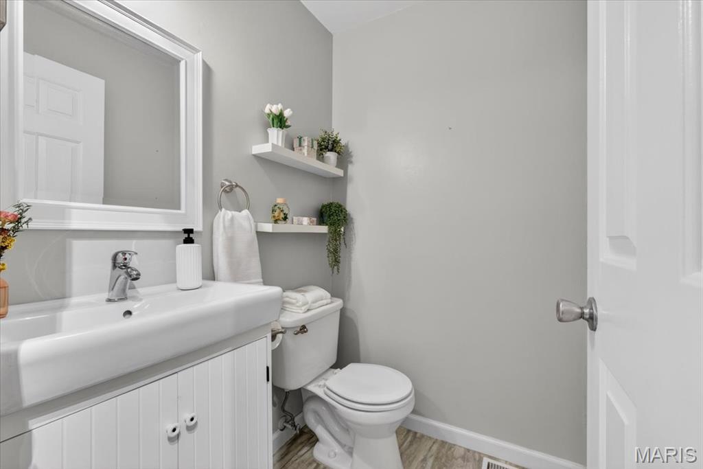 5572 Waterman Boulevard Unit: 1W