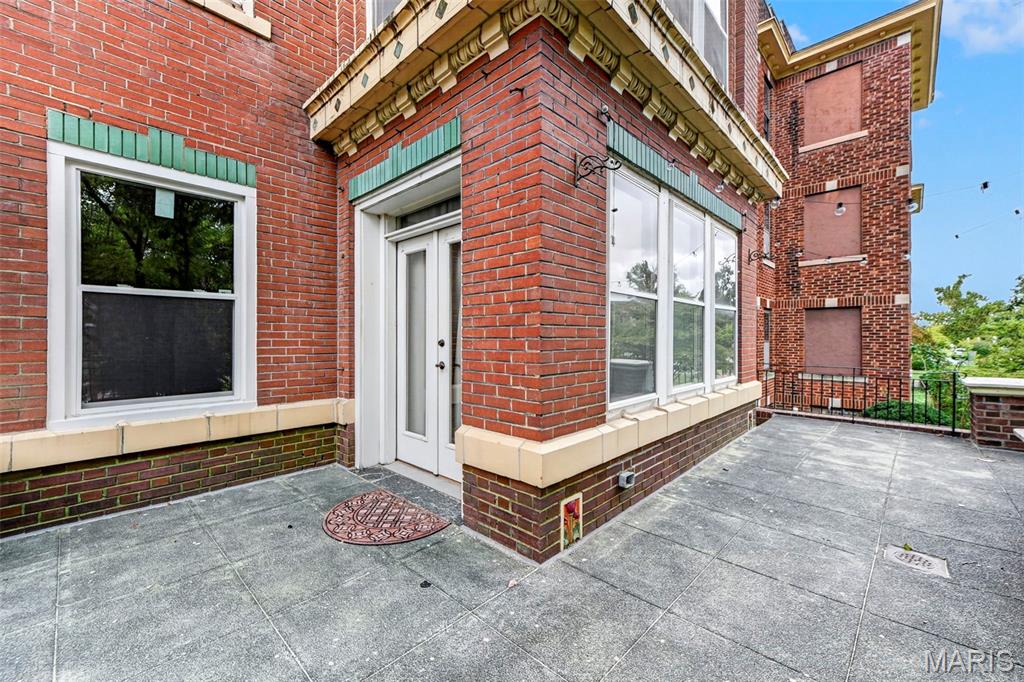 5572 Waterman Boulevard Unit: 1W
