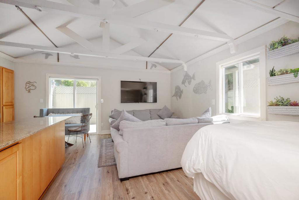 15571561 30th Avenue