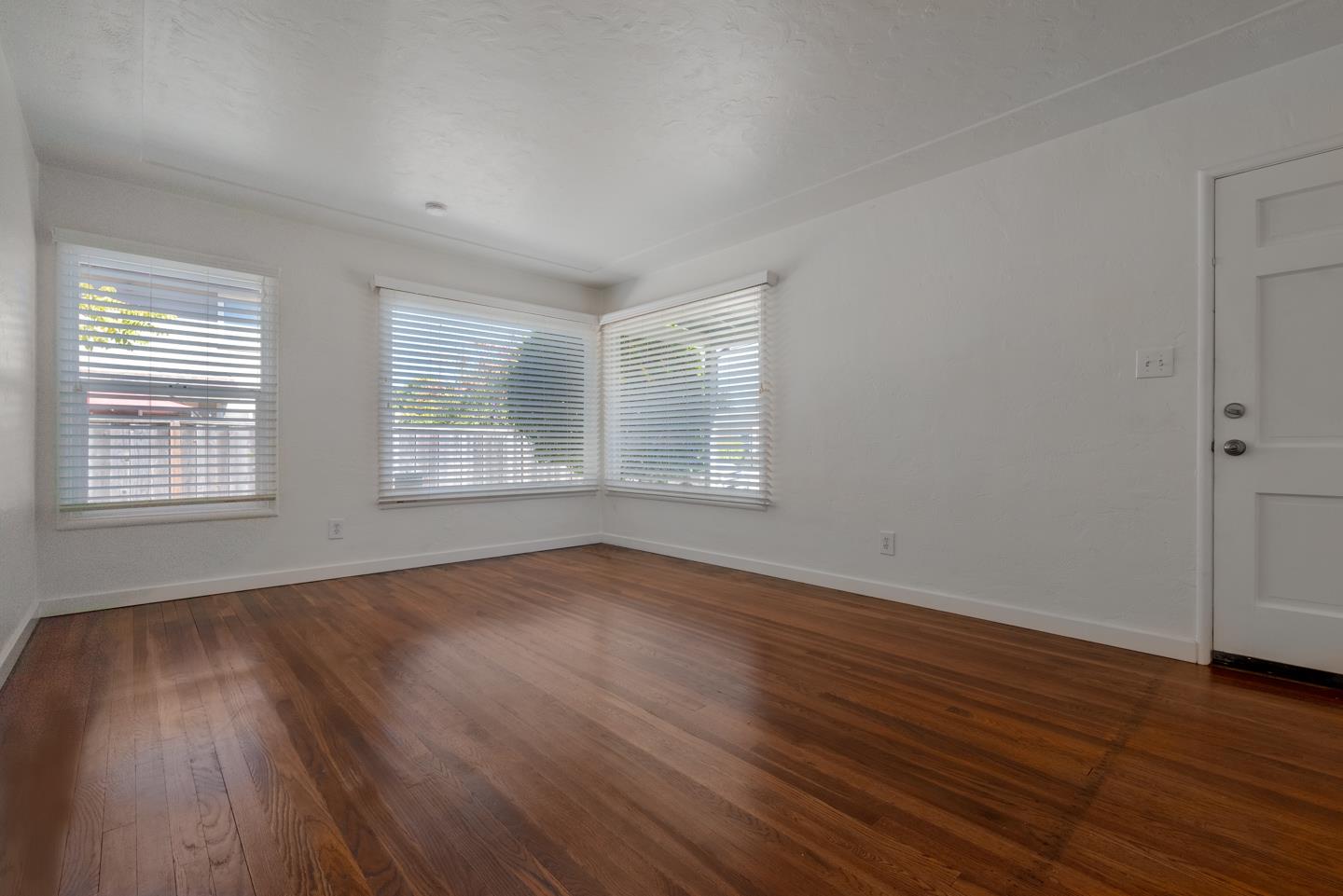 1557-1561 30th Avenue