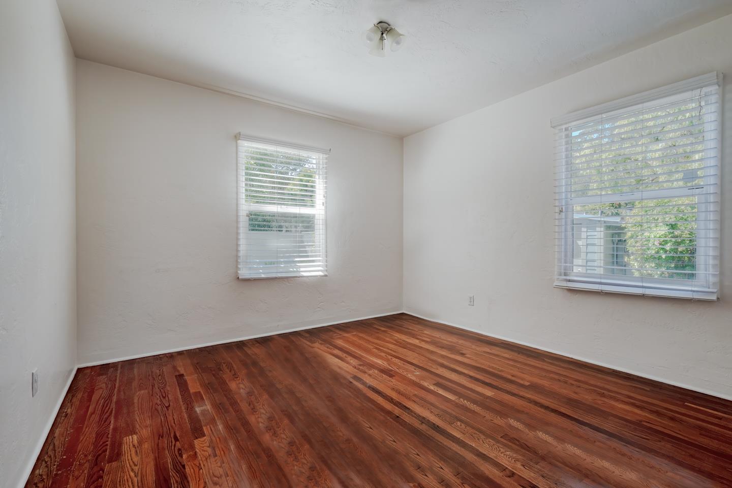 1557-1561 30th Avenue