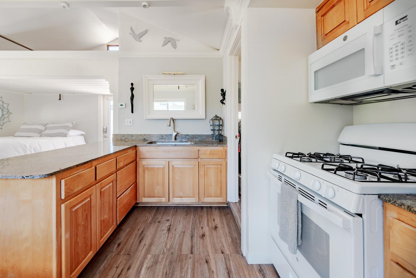 1557-1561 30th Avenue