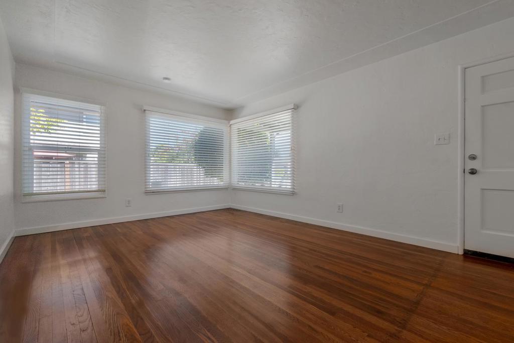 15571561 30th Avenue