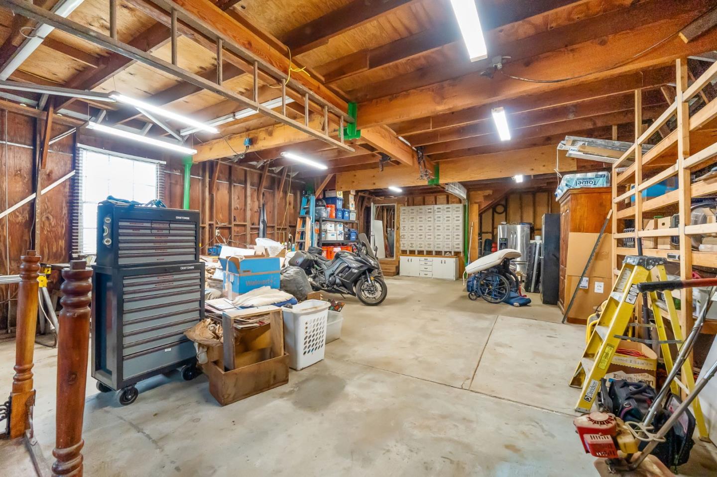 648 Farasi Lane
