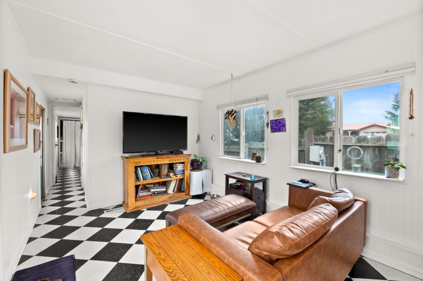 648 Farasi Lane