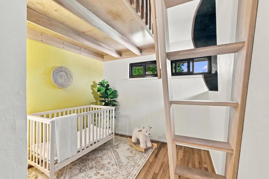 2907 Crocker