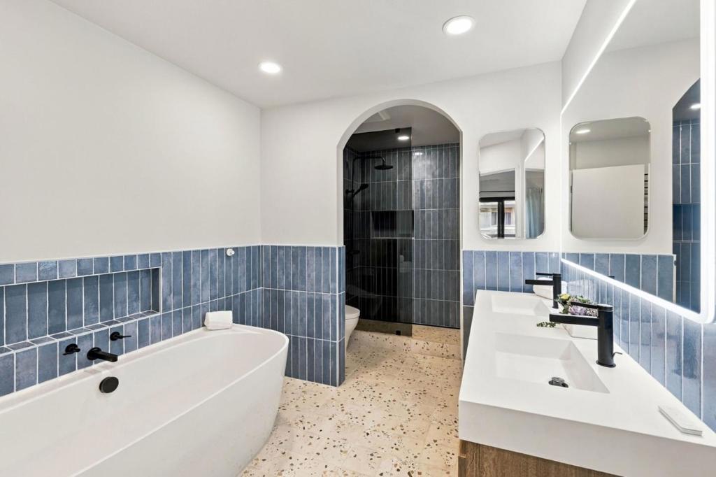 2907 Crocker